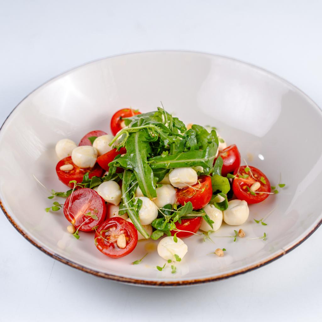 Салат с "Рулетиками из Форели"